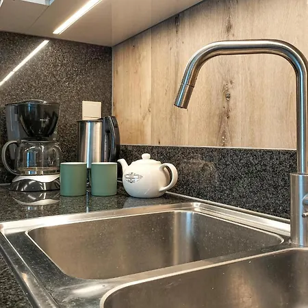 1 Bedroom Lovely In アパート